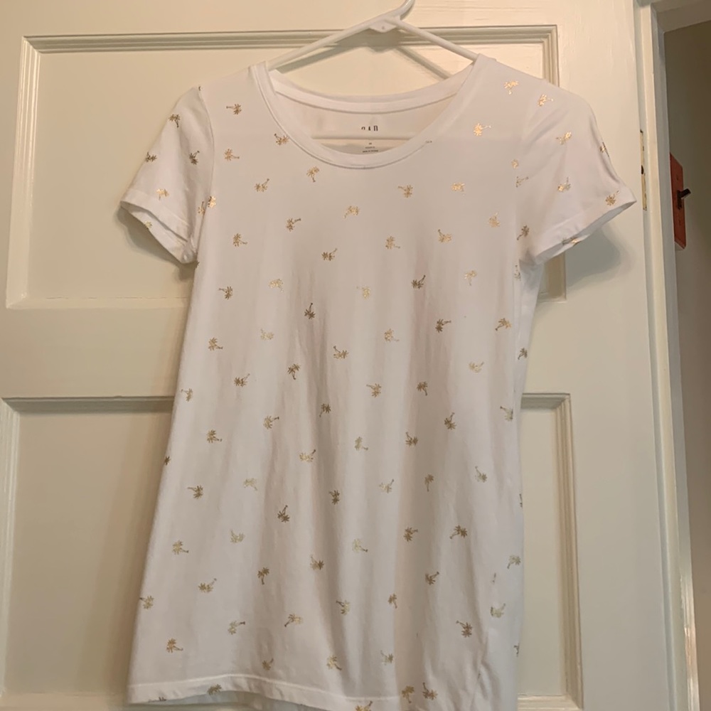 Gap tee white with tiny palm trees.